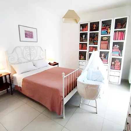 Casa -trani Centro Apartment *